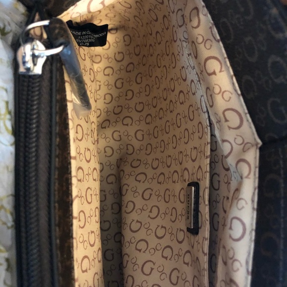 GUESS Handbag - Picture 8 of 8